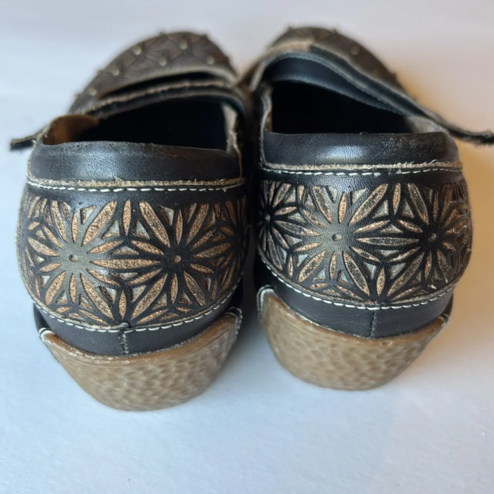 L'ATISTE Spring Step Brown Geometric Pattern Flats - Picture 4 of 9